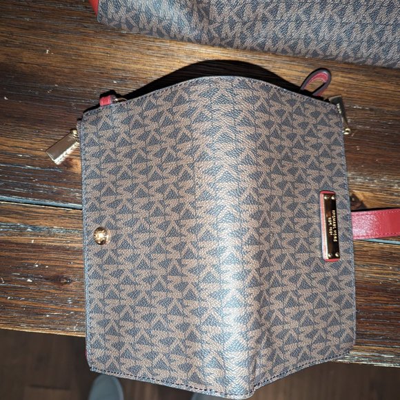 Michael Kors Wallet - Picture 8 of 8